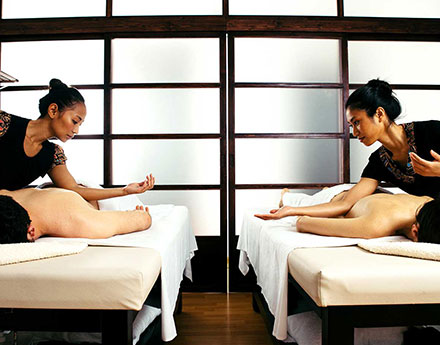 El masaje en pareja es una experiencia sensorial que estrecha vínculos.