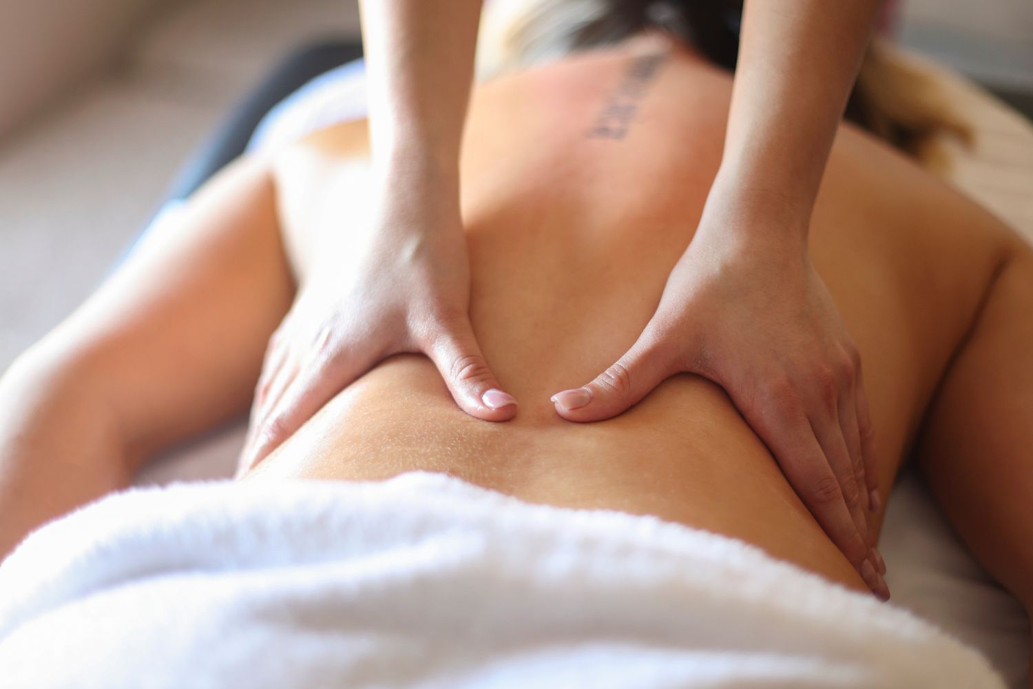 Descubre el masaje lumbar y otros remedios para el alivio de la lumbalgia