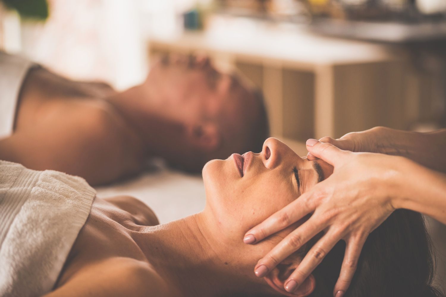 Masajes relajantes para parejas con técnicas asiáticas